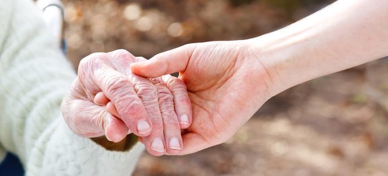 Pomagają lekarzom seniorom